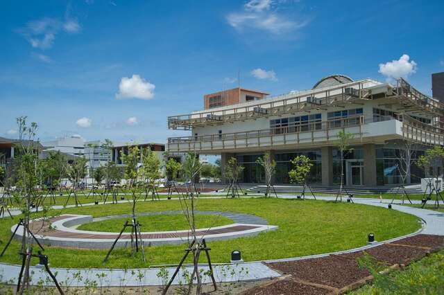 展示骨骼標本的「樹谷生活科學館」有恐龍與長毛象的標本。 圖：取自台南旅遊網