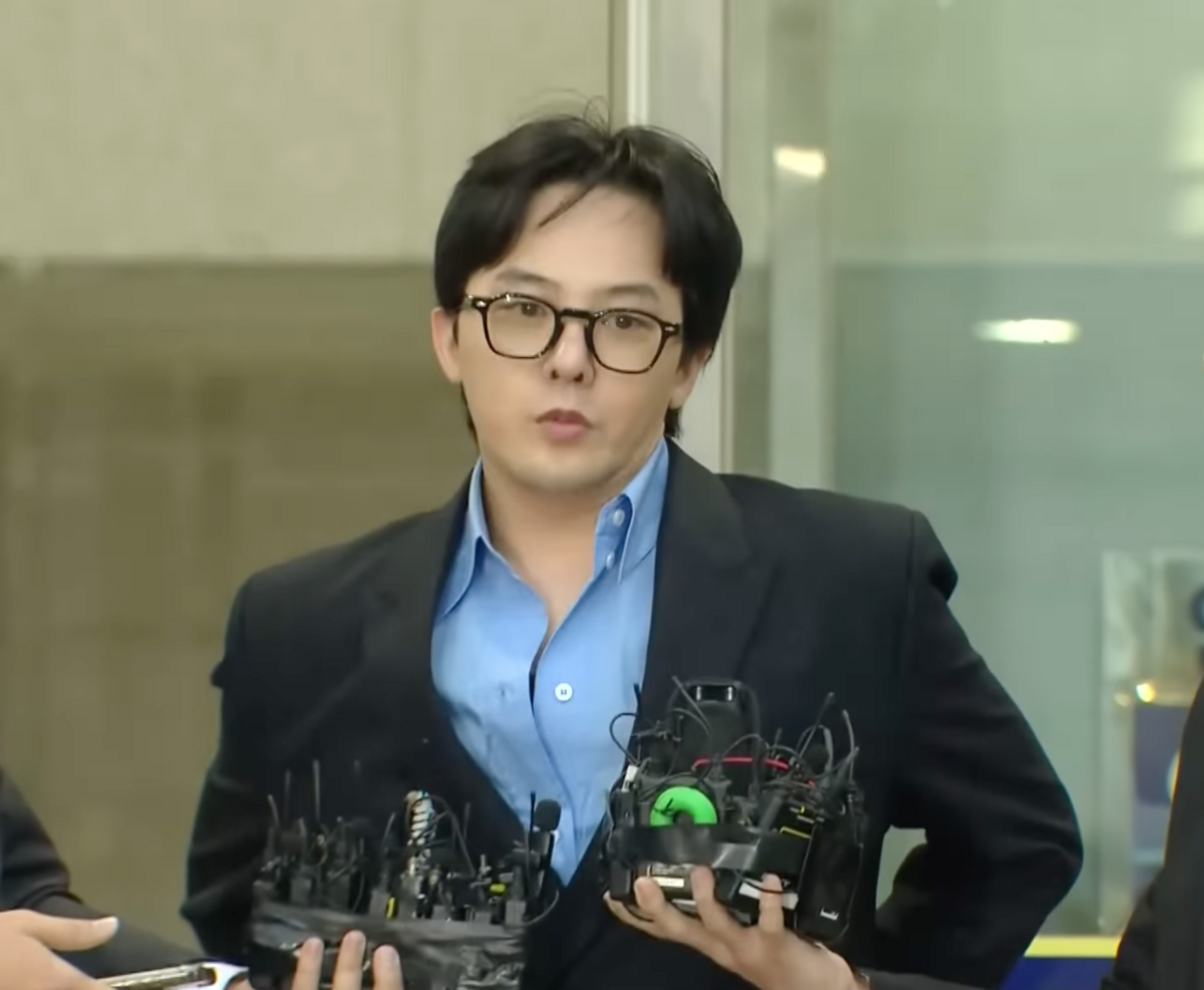 G-Dragon（權志龍）日前捲入毒品風波，今(20)日毛髮檢驗結果呈陰性反應。 圖：翻攝自YT／SBS 뉴스