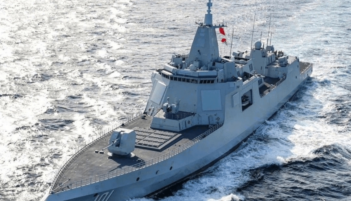 服役僅半年多時間的解放軍 055 型萬噸驅逐艦「遵義艦」，日前赴南海展開實戰化訓練。 圖：取自中國網站