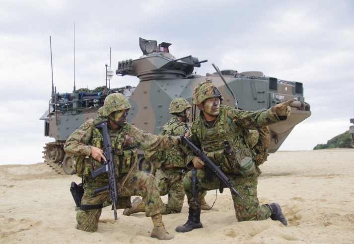 日本自衛隊在鹿兒島縣靠近東海位置的德之島進行演練。 圖：翻攝「X」@jgsdf_gcc_ardb