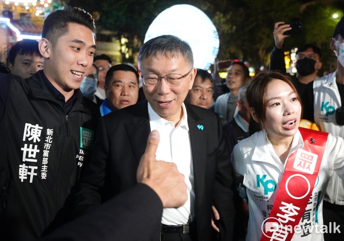 民眾黨總統參選人柯文哲(中)。 圖 : 張良一/攝