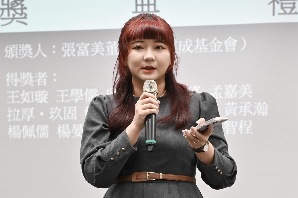 陳文成博士紀念基金會18日頒發2023年社會關懷獎學金，國立政治大學台灣史研究所學生楊佩儒榮獲民主實踐獎。 圖：取自楊佩儒臉書