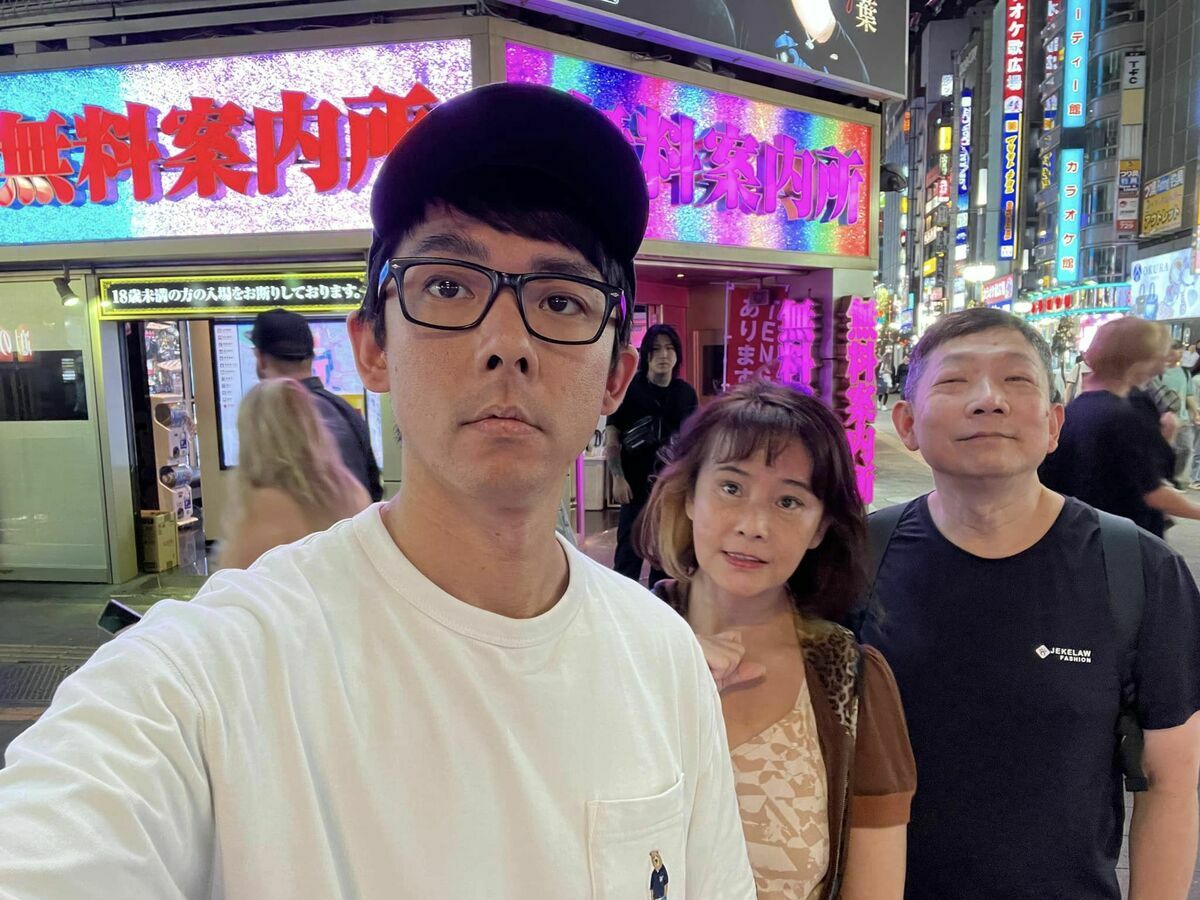 近日阿滴前往日本參加活動，順便帶著爸爸、媽媽到日本旅遊。 圖：翻攝自FB／阿滴英文