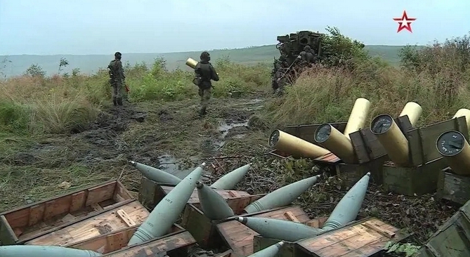 烏軍對俄軍展開猛烈砲擊。 圖 : 翻攝自鷹眼Defense