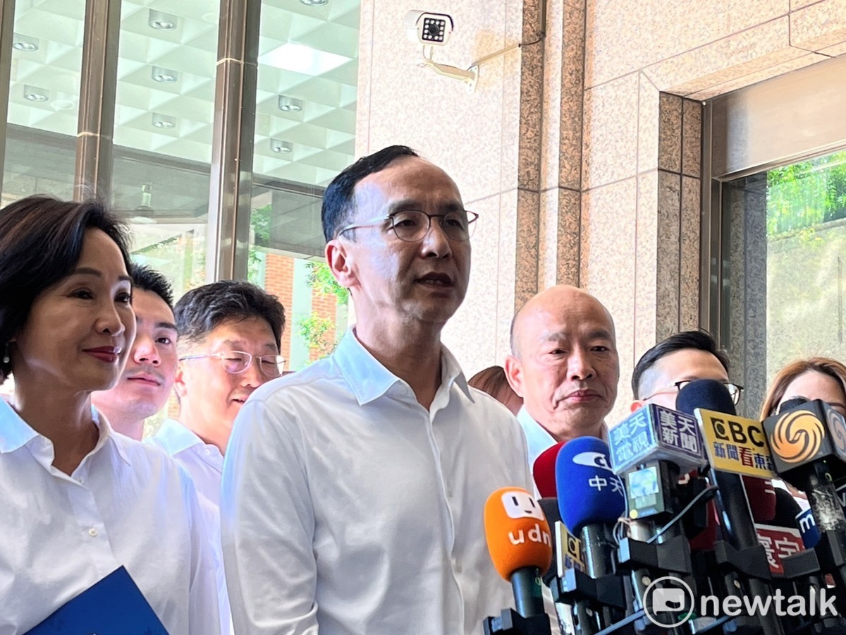 國民黨主席朱立倫，不分區提名人韓國瑜、柯志恩現身中央選舉委員會。 圖：金大鈞/攝