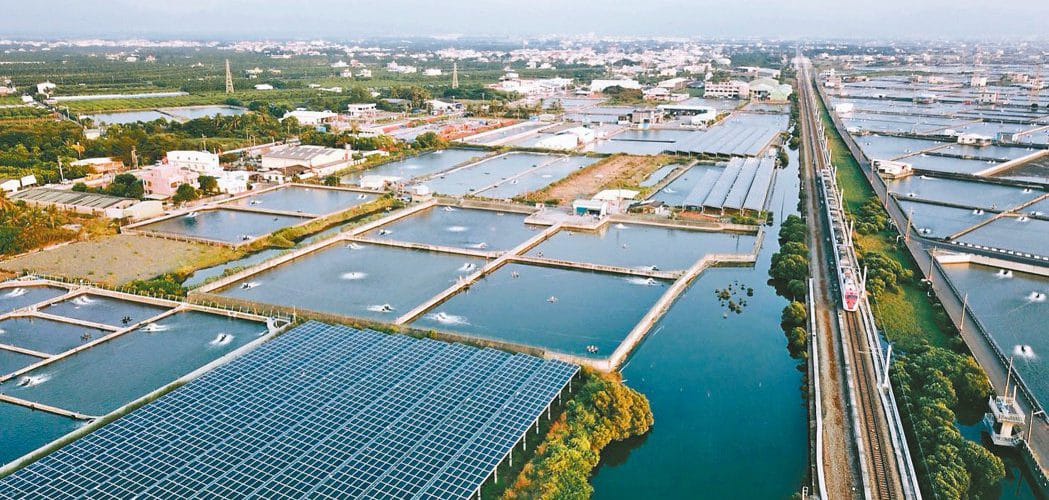 地面型光電爭議不斷，因此去年就有環評委員連署要求一定規模以上光電開發案必須辦理環評應。（光電示意圖） 圖：取自屏東縣政府綠能專案推動辦公室