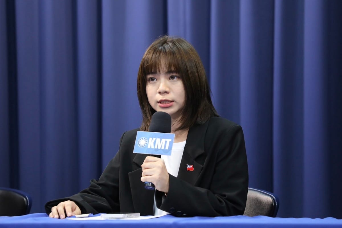 國民黨召開記者會回應23日下午在君悅飯店所進行的會談。圖為侯友宜競選辦公室發言人李利貞 圖：國民黨提供