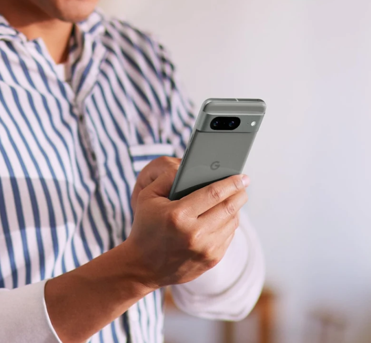 Android或是iPhone使用者每日均會用到Google各種服務，但這些功能都會記錄用戶的語音指令引陷隱私外流的疑慮。 圖：翻攝自Google官網