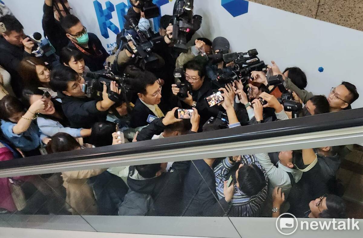中廣董事長趙少康現身國民黨部。 圖：黃建豪/攝