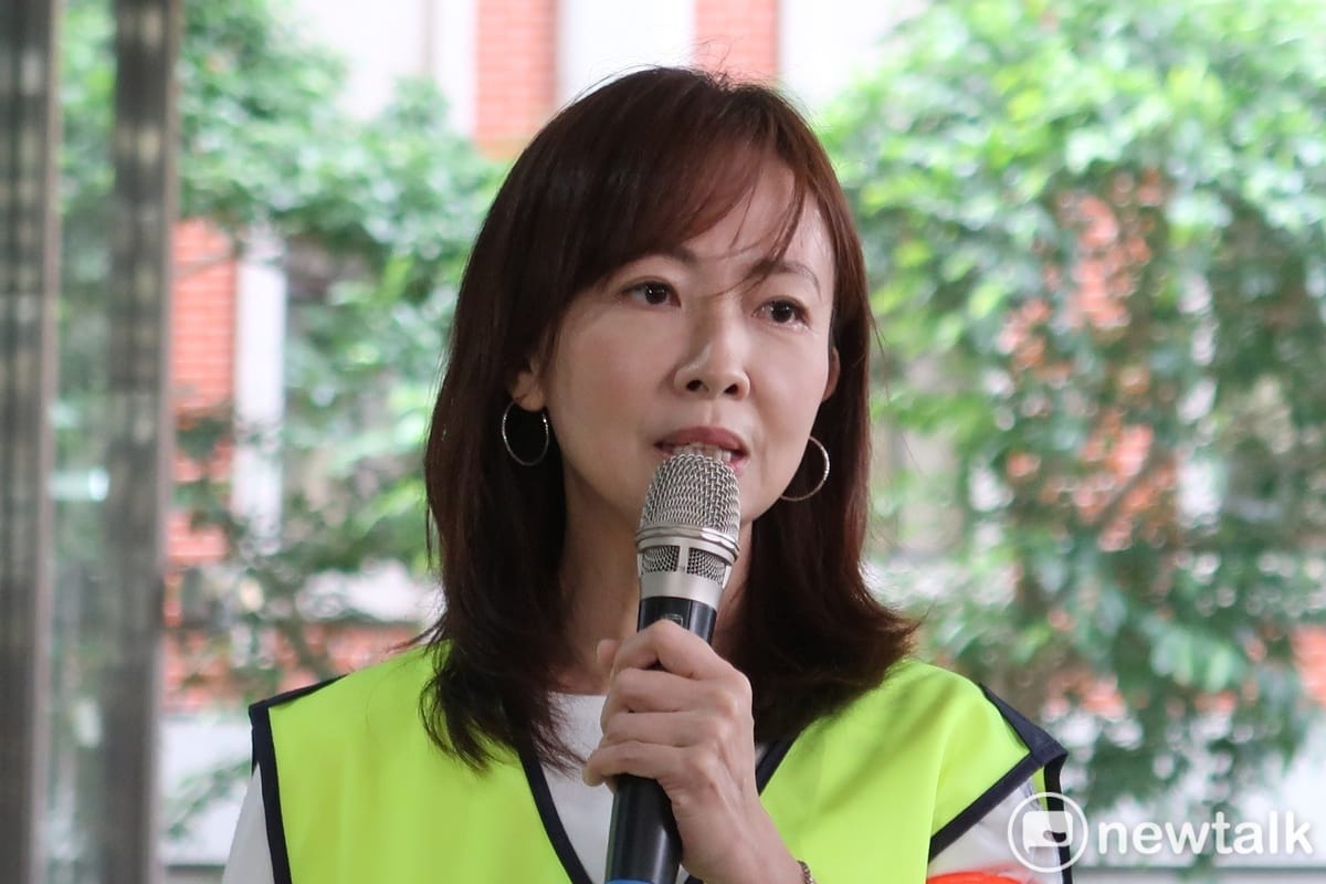 民進黨不分區立委候選人藝人「萬老師」郭昱晴。 圖：林朝億/攝