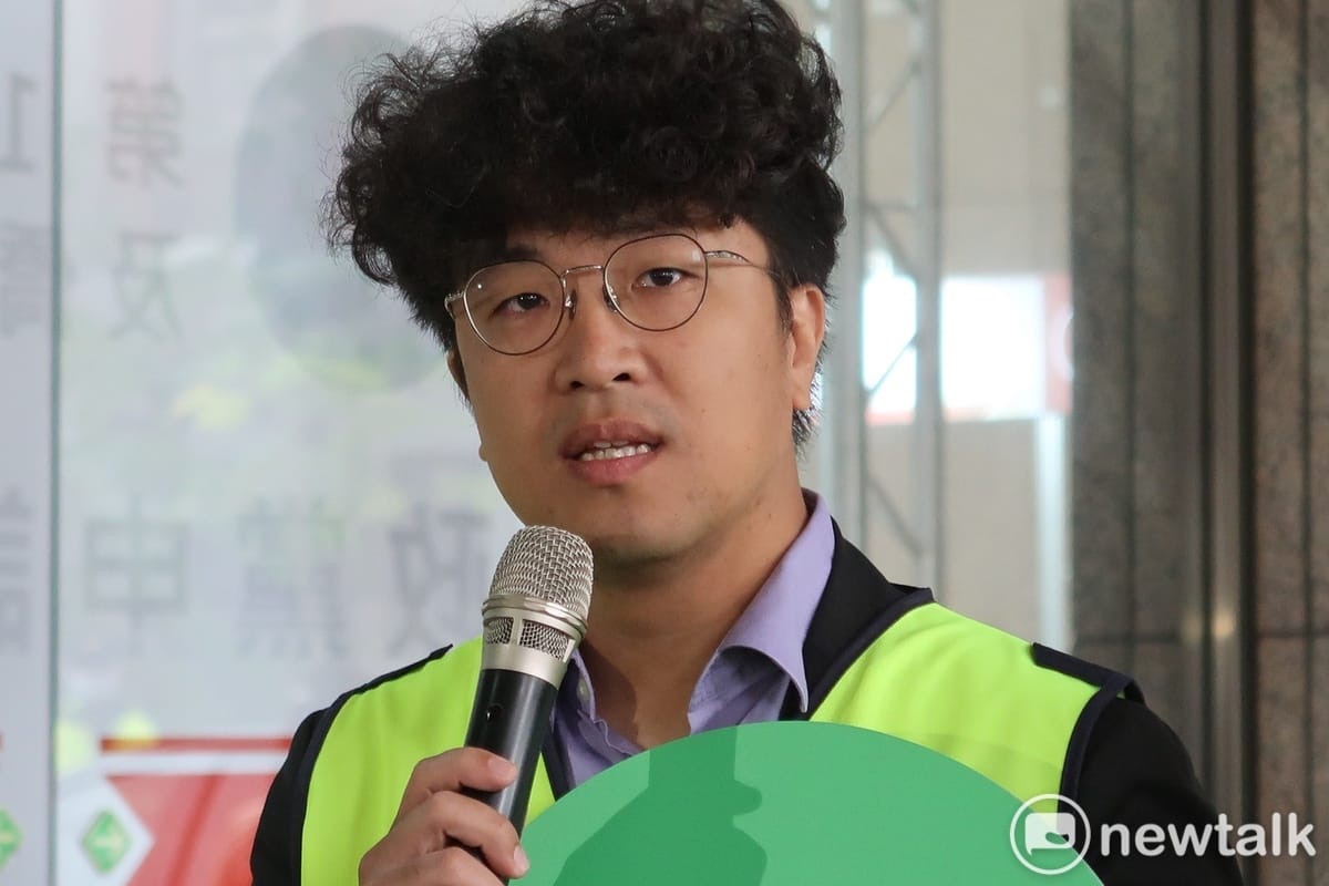 民進黨立委沈伯洋在富察在中被拘捕一年時刻向大眾示警。 圖：林朝億/攝（資料照）
