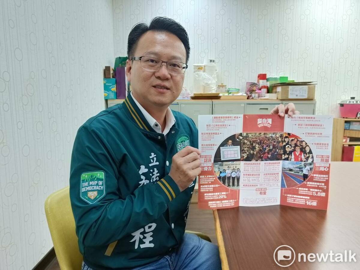 莊競程為地方爭取逾百億元建設經費，全部呈現在文宣上。 唐復年/攝