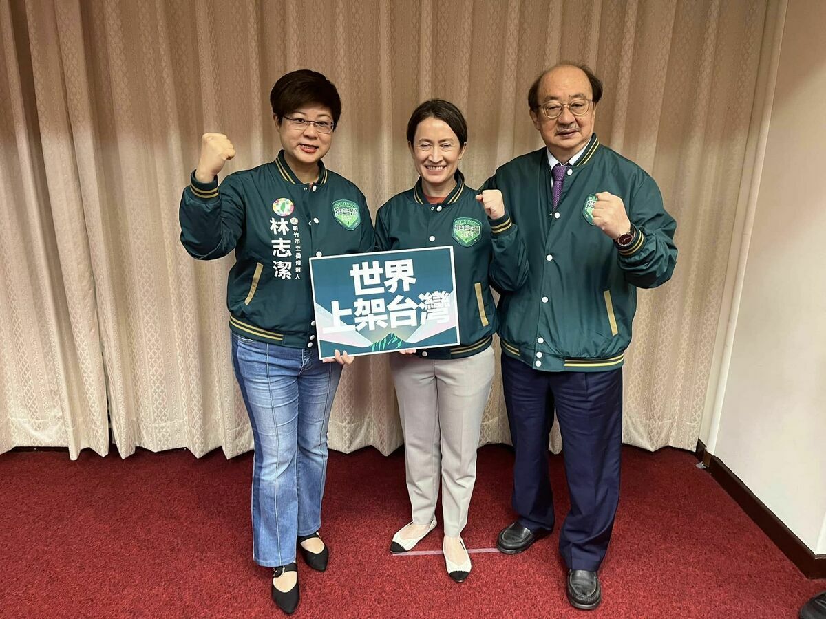 民進黨團總召柯建銘（右）提到，之後將要發動史上最長的甲級動員，從今天開始到明年選舉日1月13日，要奮戰於每一個選區到大街小巷。（中間為民進黨副總統候選人 蕭美琴） 圖： 取自 柯建銘  臉書