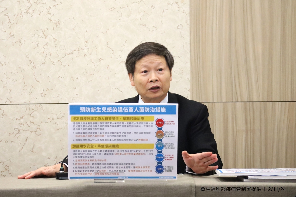 三軍總醫院的張峰義醫師表示，預防新生兒感染須注重水源與相關清潔，泡奶的水需煮沸。 圖：疾管署／提供