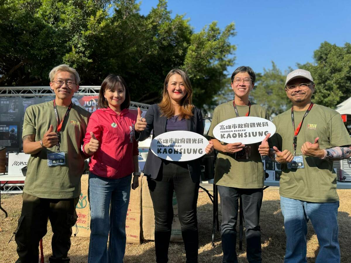 高市觀光局長高閔琳(中)出席「大港盃」咖啡國際交流賽暨嘉年華記者會。 圖：高雄市咖啡茶品推廣協會/提供