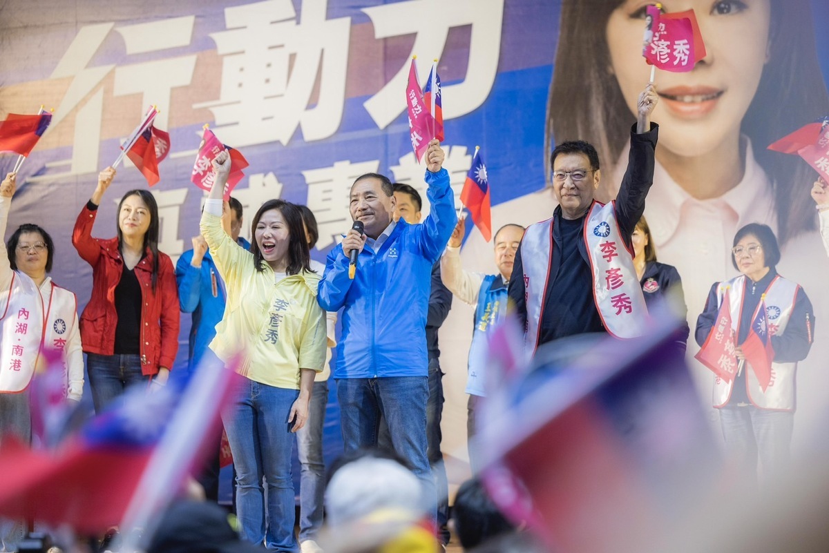 侯友宜和趙少康一同幫李彥秀造勢站台。 圖：侯友宜競辦/提供