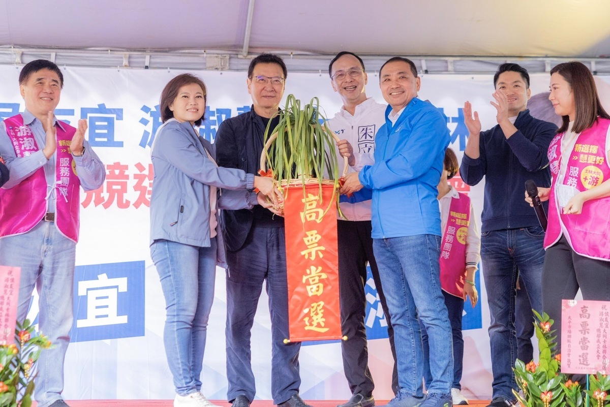 朱立倫表示，政黨之間，總統選舉已是競爭態勢，當然只有侯友宜、趙少康能幫黨內所有小雞輔選站台。 圖：侯友宜競辦/提供