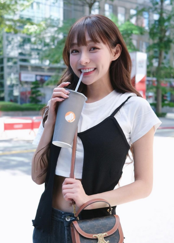 林襄擁有甜美清純的外表及姣好的魔鬼身材，不管是台灣還是日本有極高的人氣。 圖：翻攝自林襄IG
