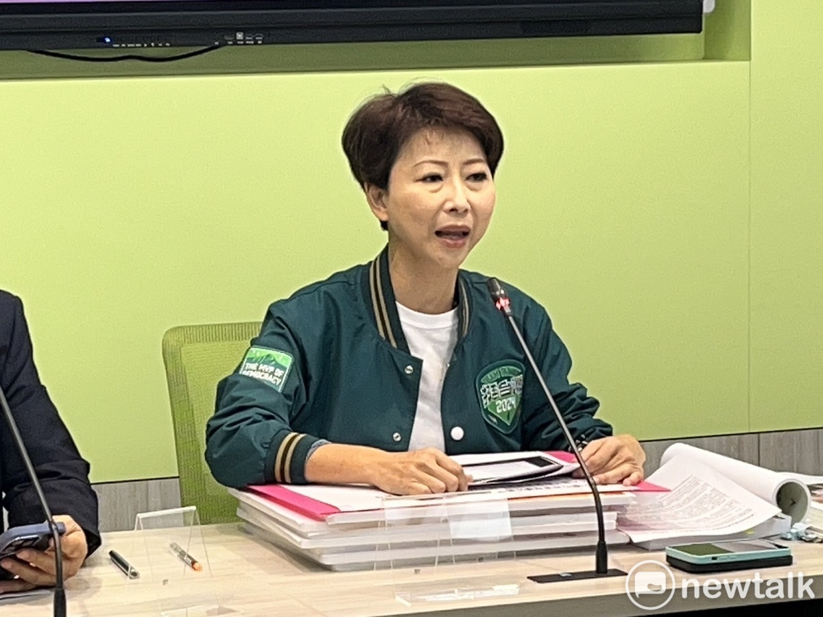 國民黨指控博士論文抄襲，民進黨立委陳亭妃秀原稿澄清反擊。 圖：金大鈞/攝