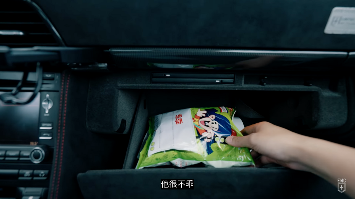 車子就算擺了乖乖餅乾也還是沒有用。 圖：翻攝自YT／Empire Motor Club
