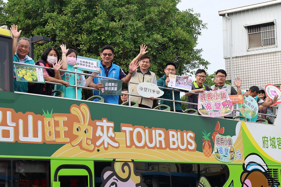 搭雙層巴士體驗不一樣的台南旅遊方式。 圖： 台南市政府觀光旅遊局／提供