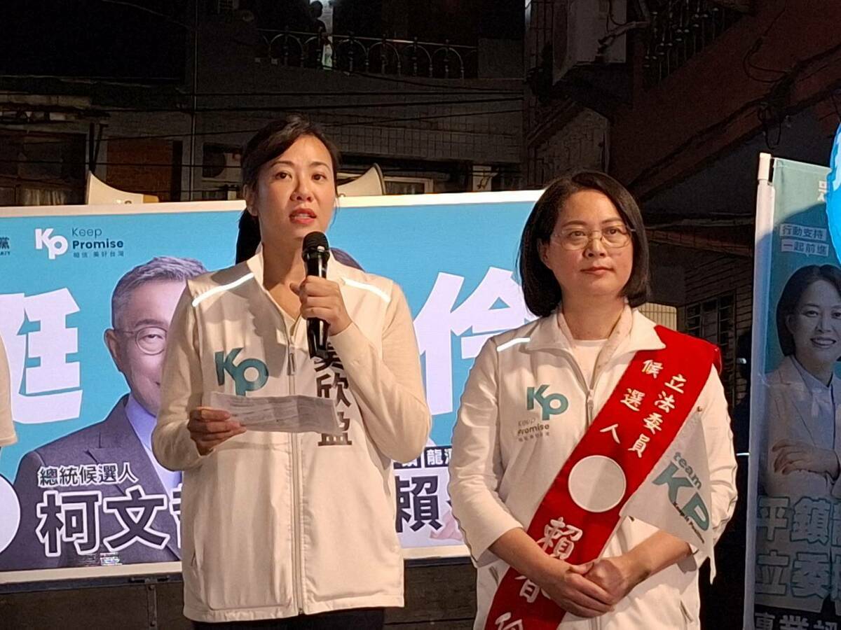 民眾黨副總統候選人吳欣盈（左）到桃園幫黨籍立委候選人賴香伶站台助選。 圖：賴香伶辦公室/提供
