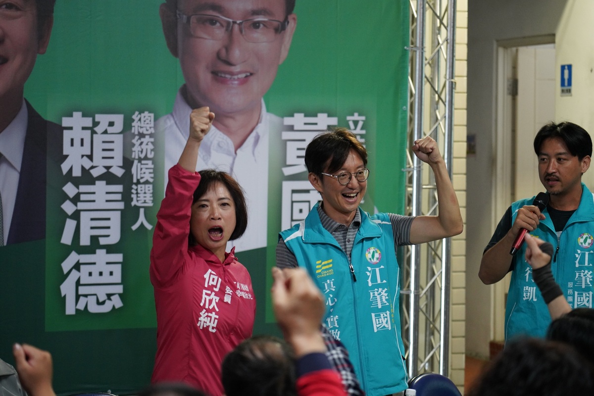 立委何欣純（左起）呼籲選民支持江肇國，小心應對抹黑的訊息。 圖：江肇國競總/提供