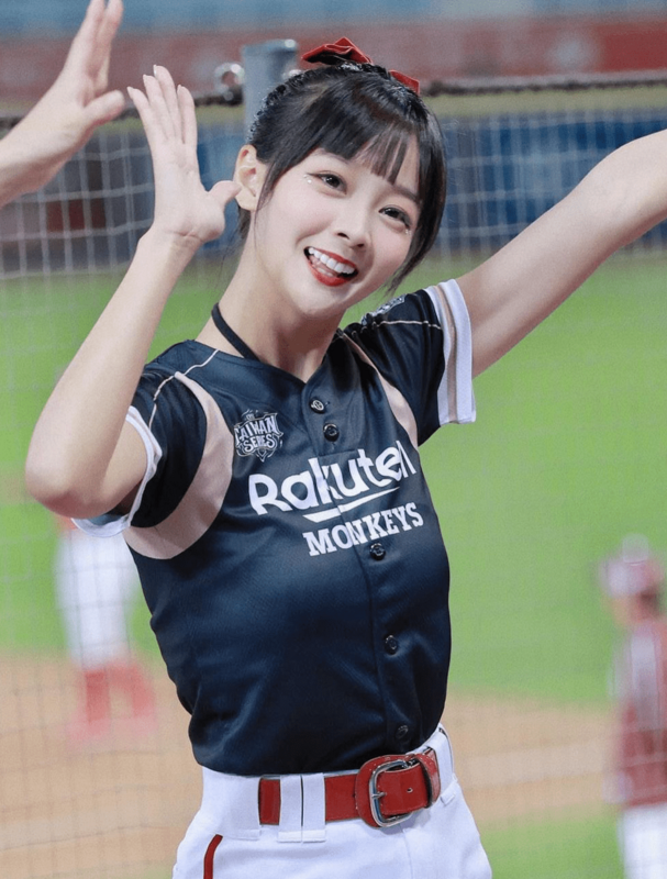 「Rakuten Girls」隊長籃籃親和可愛的外型，受到許多粉絲喜愛。 圖：翻攝自IG＠lan0716