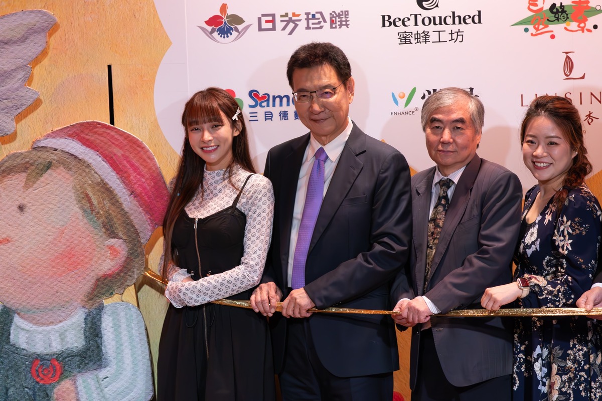 趙少康12月30日參與公益活動《擁抱希望傳出愛》，圖左為樂天女神林襄。 圖：中廣提供