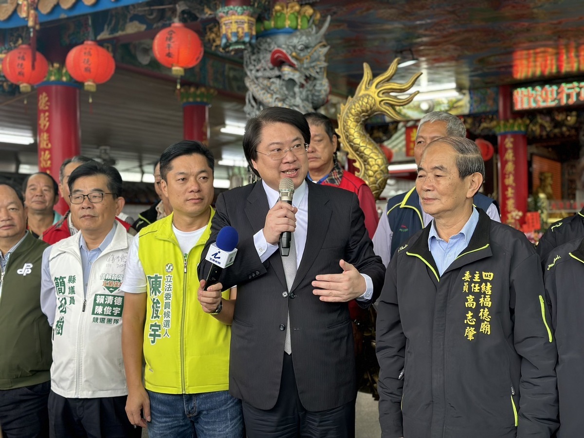 內政部長林右昌今(1)日前往宜蘭五結鄉四結福德廟及關心在地提升道路品質2.0推動成果。 圖：內政部提供