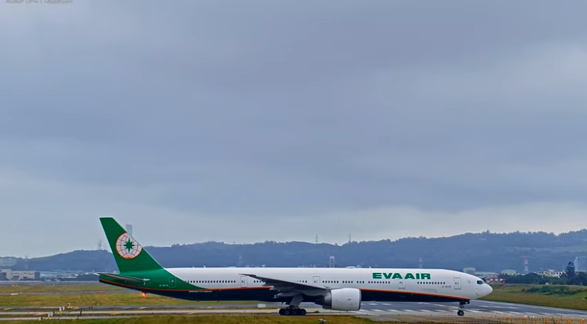 桃園市政府觀旅局於近日在桃園機場架設即時影像攝影機，讓民眾24小時都能觀看飛機起降。不過，此攝影機恐有隱私疑慮。 圖： 翻攝自桃園市政府觀光旅遊局官網