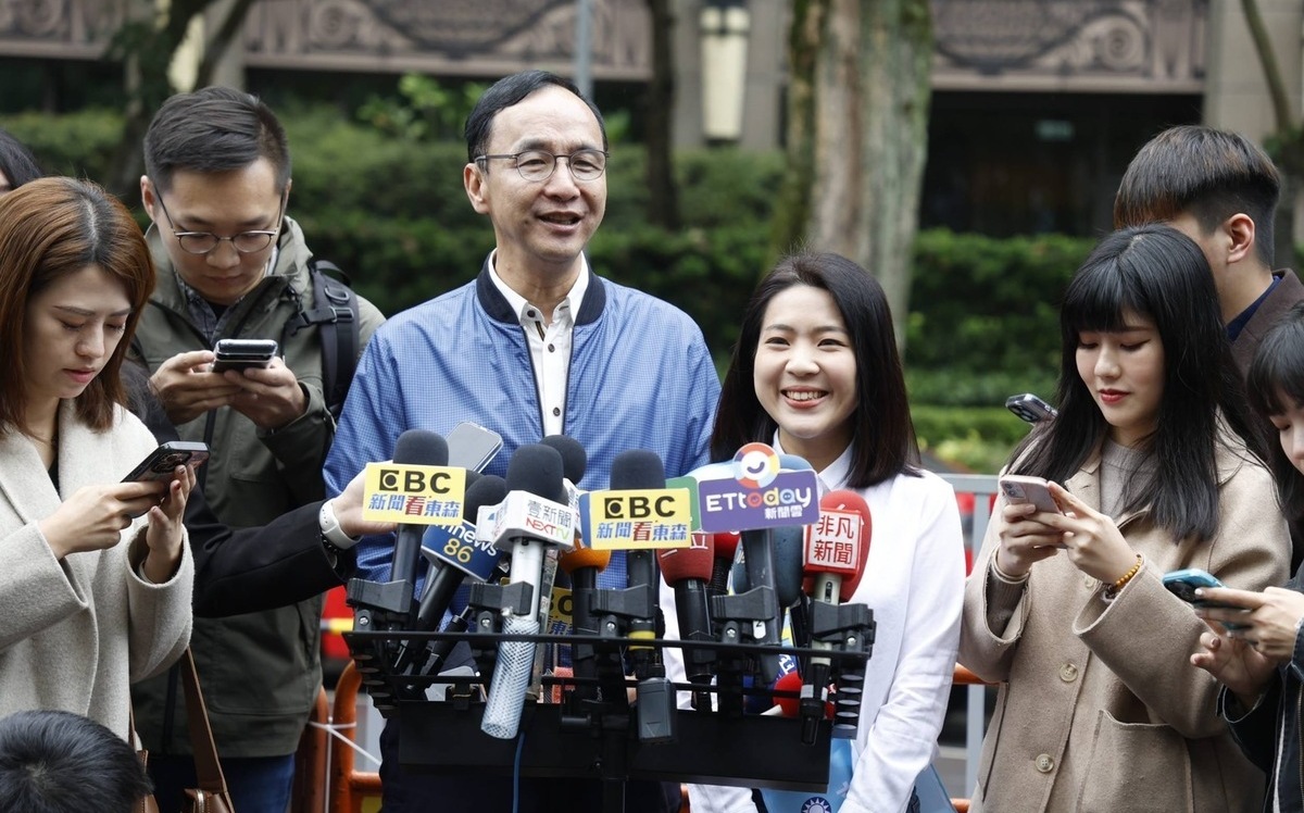 賴清德批侯接受「九二共識」政見賣台 朱立倫：台獨金孫不意外