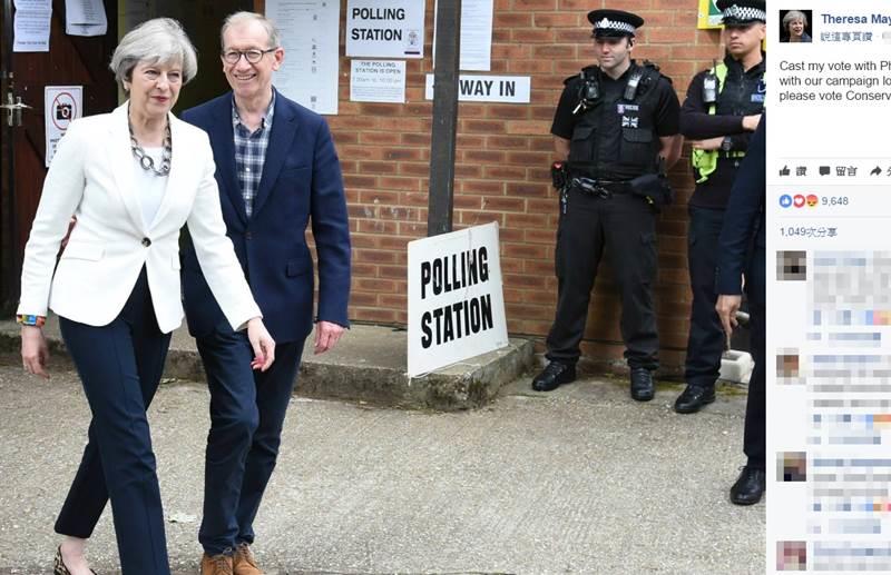 英國脫歐大臣戴維斯12日力挺首相梅伊（左1），說她沒為上週國會選舉大意失荊州而垂淚，並認為前財政大臣歐斯本批梅伊是「行屍走肉的女人」並不正確。 圖 : 取自梅伊臉書www.facebook.com
