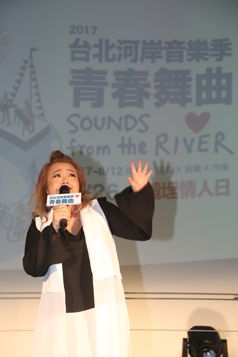 搖滾教母金智娟演唱河岸音樂季主題曲「河堤上的傻瓜」 圖：台北市政府觀光傳播局提供