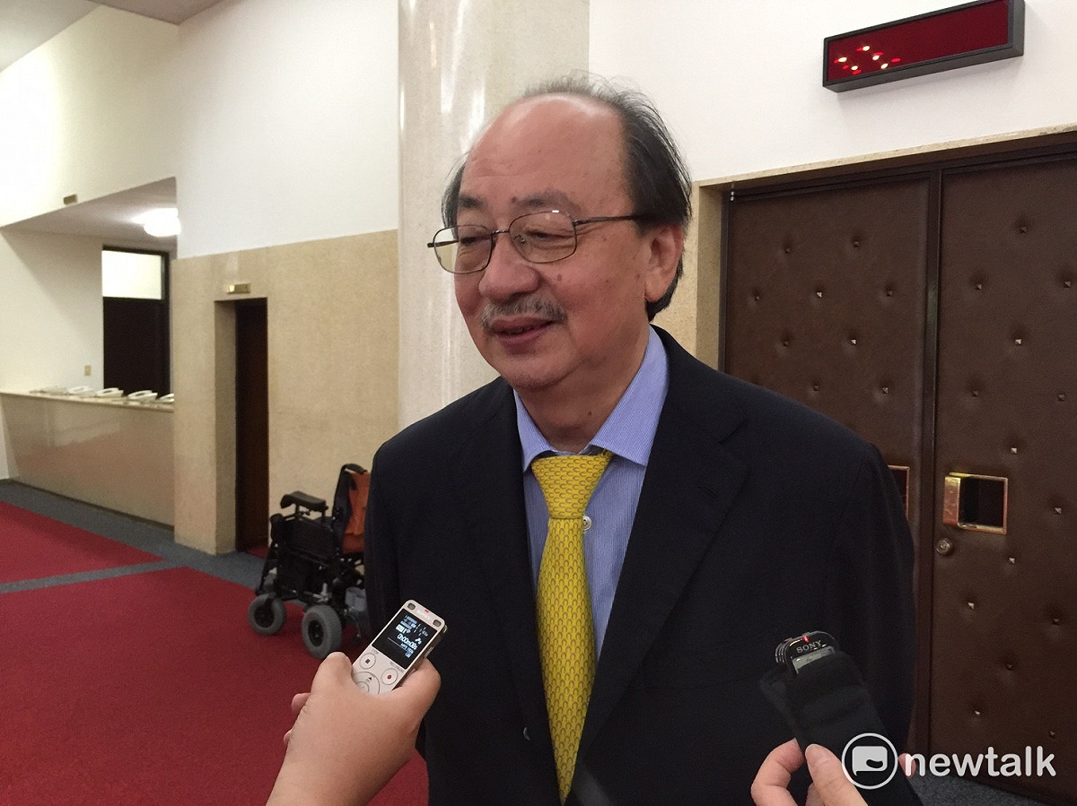 針對台中監獄去函前總統陳水扁，要求未來出家門都要申請一事，民進黨團總召柯建銘16日痛批，這是史上最嚴厲的規定， 圖：林人芳／攝