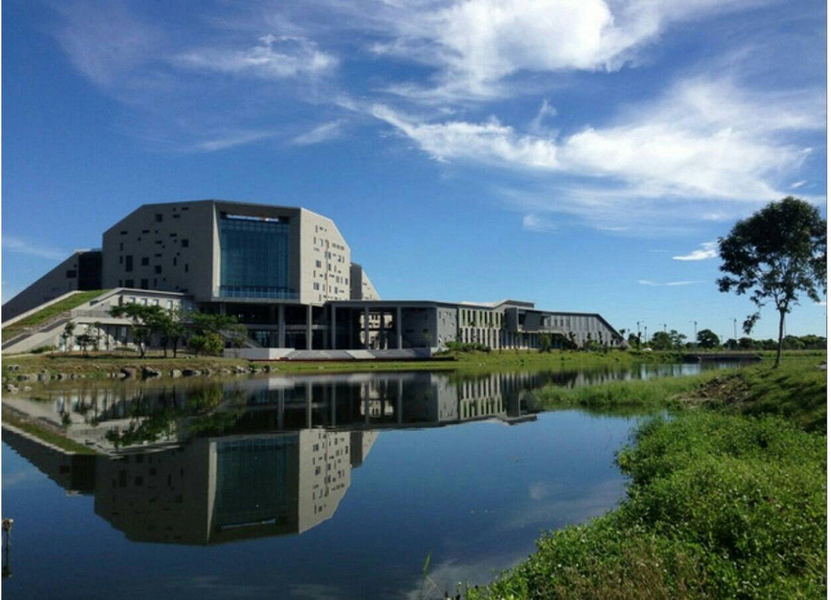 臺東大學圖書資訊館風景優美，曾被列為世界8大特色圖書館之首 圖：國立臺東大學圖書資訊館提供