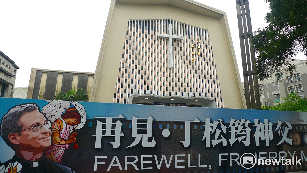17日聖家堂舉行丁松筠神父殯葬彌撒，教廷駐華大使館代辦高德蒙席傳遞教宗致哀文話語指出，「對許多人來說，是一份偉大的禮物。」。 圖：汪少凡／攝