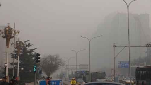2013年1月北京霧霾天，整個城市如陷五里迷霧。  圖：中央社
