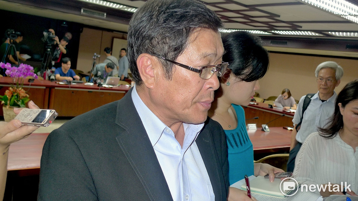 針對「礦業法」修法期間通過亞泥展限質疑，楊偉甫19日強調，核准時點「剛好」在修法前就完成內部審查程序，完全沒「違法」想法。 圖：汪少凡／攝