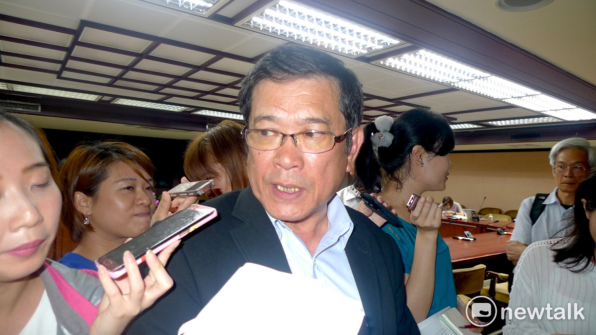 經濟部3日晚間宣布已完成「礦業法」修正草案，將列立院下會期優先法案。圖為經濟部次長楊偉甫。 圖：新頭殼資料照；汪少凡／攝