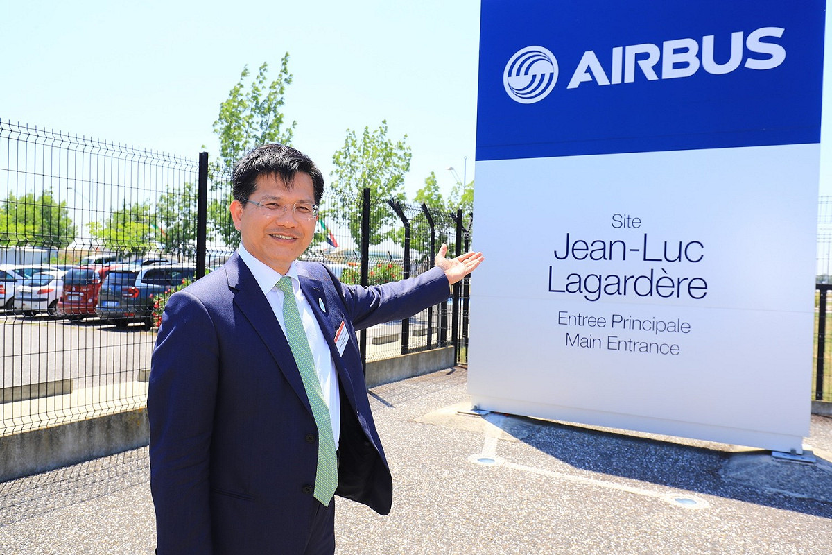 林佳龍參訪空中巴士總部，並參觀巨型客機A380壯觀的組裝產線。 圖 : 台中市政府/提供