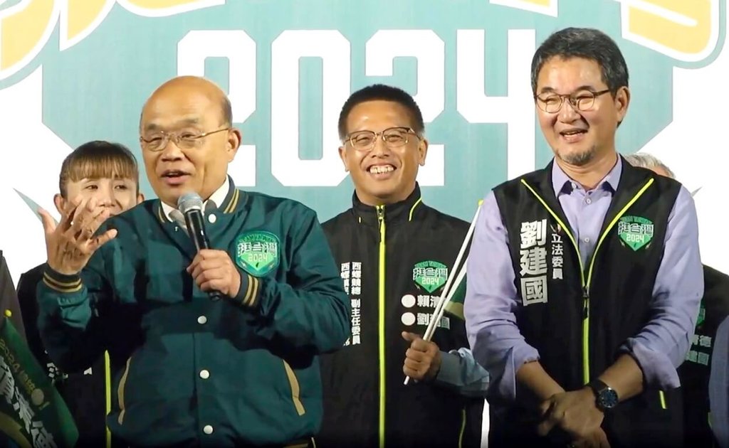 劉建國（前右）西螺競選總部2日晚間舉辦成立大會，蘇貞昌（前左）到場站台助講。 圖：劉建國提供