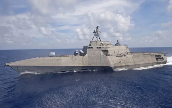 美軍濱海戰鬥艦「吉福茲號」闖入仁愛礁週邊海域。 圖 : 翻攝自第一軍情