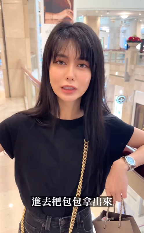 白癡公主日前在百貨公司廁所撿到一個包包，便將遺失包拿到失物招領處，同時也問網友如果撿到遺失物會不會幫忙拿去失物招領處，還是會放著不管直接離開。  圖：翻攝自白癡公主IG