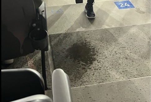 大巨蛋測試賽就有漏水情況發生。 圖:翻攝自PTT