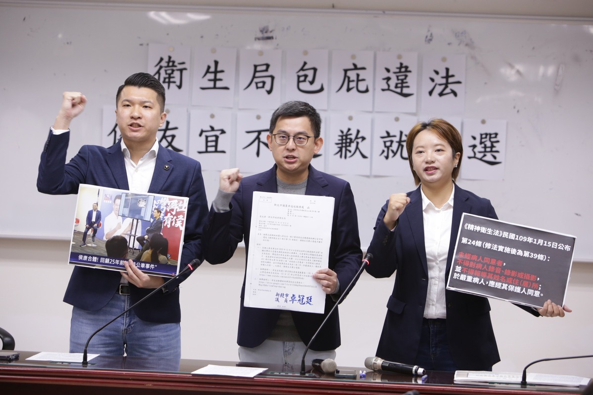卓冠廷與李宇翔、黃淑君質疑新北衛生局行政不中立，包庇特定候選人。 圖：卓冠廷辦公室/提供
