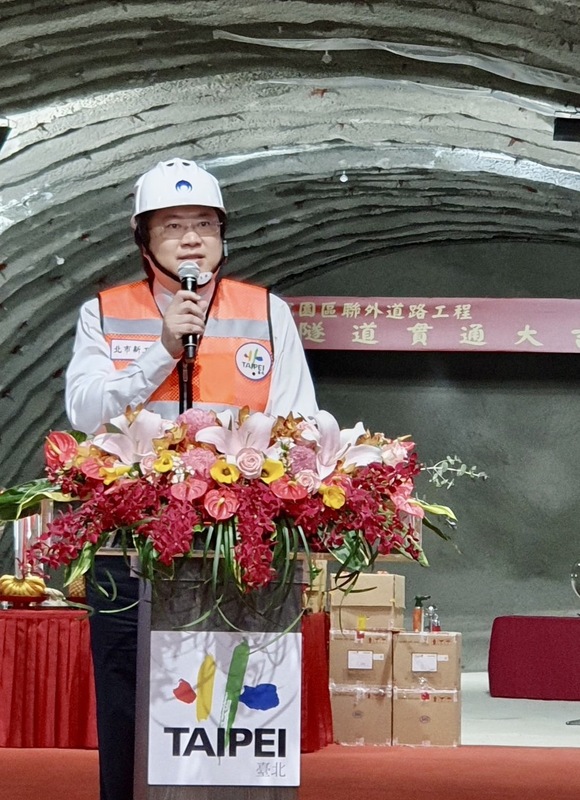 內政部長林右昌今(6)日出席「國家生技研究園區聯外道路工程」隧道貫通祝禱祈福典禮。 圖：內政部提供