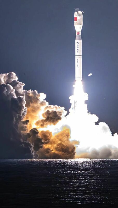 中國6日凌晨3時30分於廣東陽江海域發射搭載「衛星互聯網技術」試驗衛星的「捷龍三號」(SD-3)運載火箭。 圖：翻攝陸網/環球網