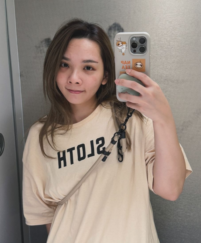 滴妹分享出遊時的照片，然而網友卻發現素顏的滴妹黑眼圈看起來很深，不禁擔心滴妹的身體狀況。 圖：翻攝自滴妹IG