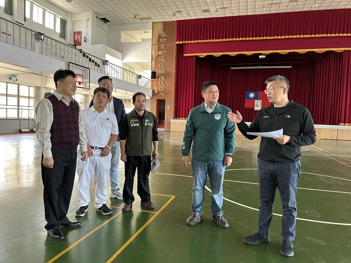 蔡其昌爭取大安國中活動中心加裝冷氣。 蔡其昌辦公室/提供